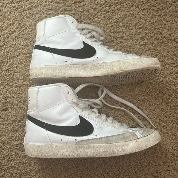 Barely worn Nike blazers - Picture 1 of 3